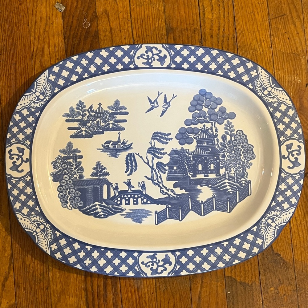 Two’s Company Porcelain Serving Platter, with the Classic Blue Willow Design - Picture 4 of 17